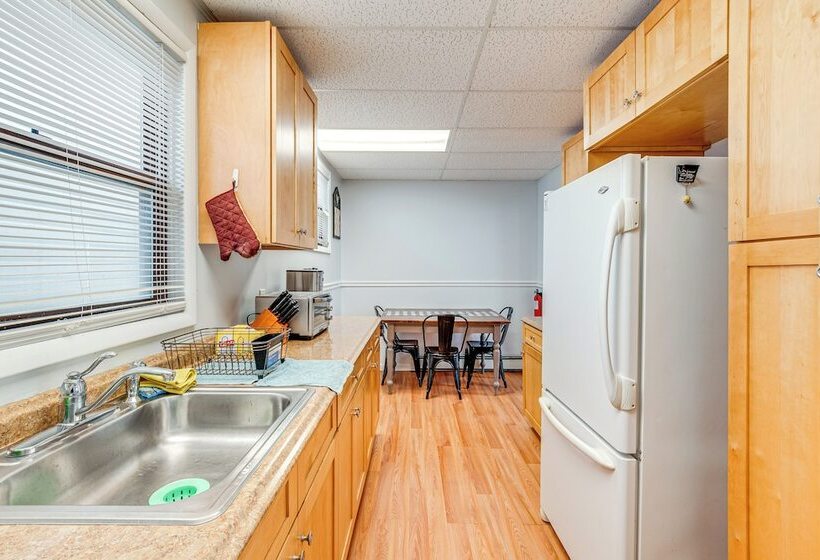 Cozy Keansburg Cottage: Walk To Beach & Boardwalk!