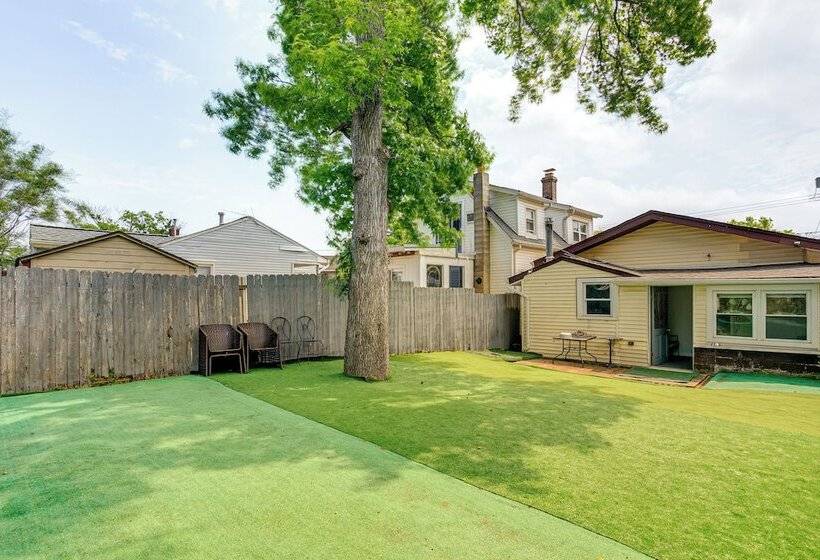 Cozy Keansburg Cottage: Walk To Beach & Boardwalk!