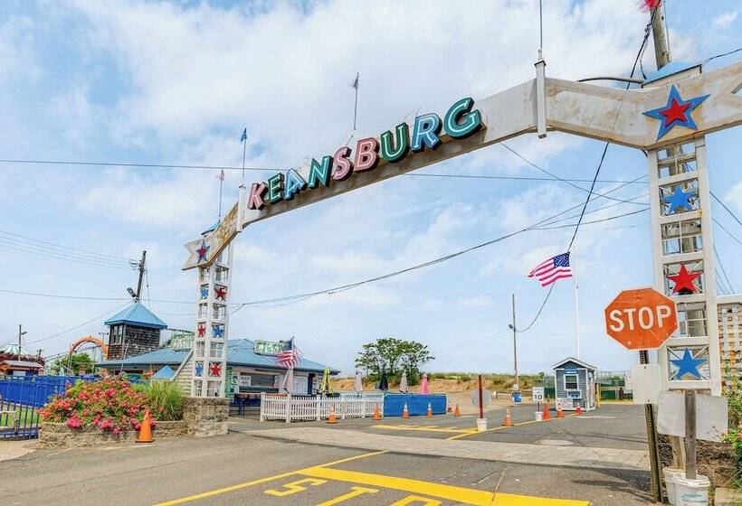 Cozy Keansburg Cottage: Walk To Beach & Boardwalk!