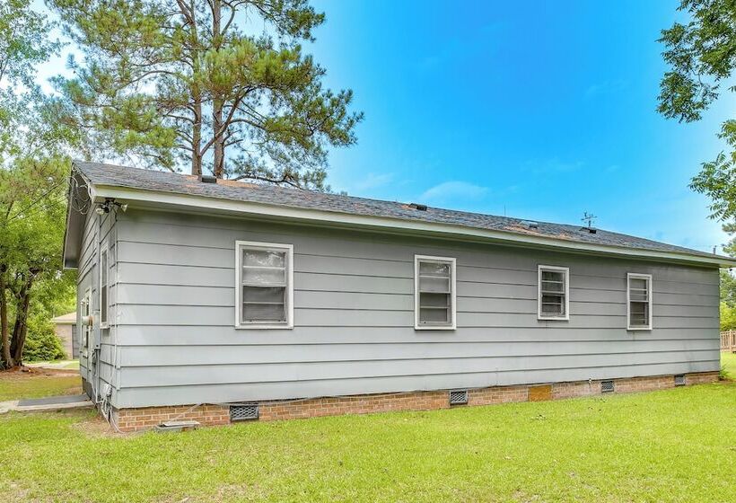 Cozy Mullins Retreat W/ Backyard & Covered Porch!