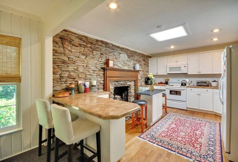 Cozy, Peaceful Cottage   Near Wake Forest!