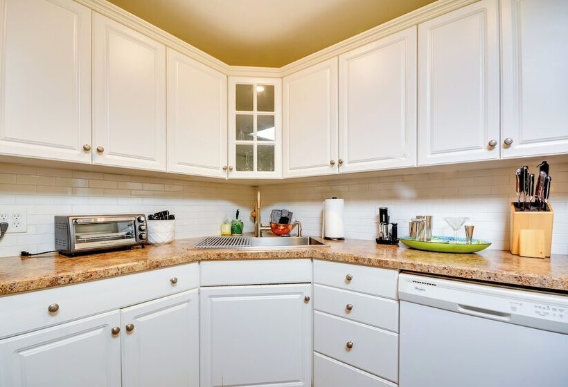 Cozy, Peaceful Cottage   Near Wake Forest!