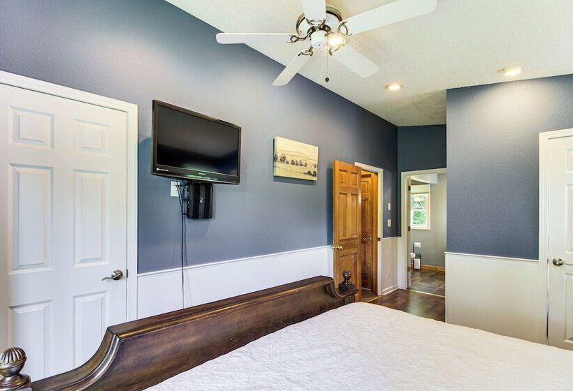 Duluth Lake House   Walk To Beach & Boat Ramp!