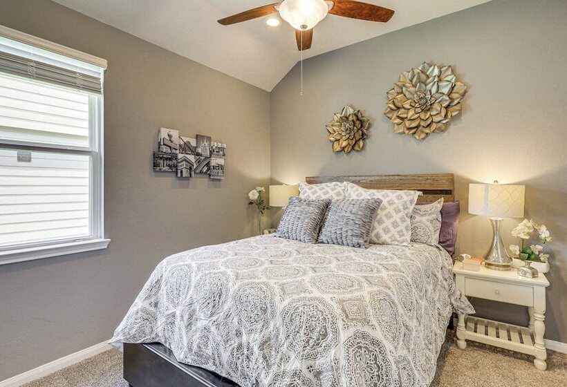 Walk To Brazos County Expo: Elegant Home W/ Grill!