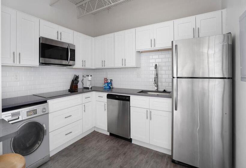 Elevate 758 By Landing