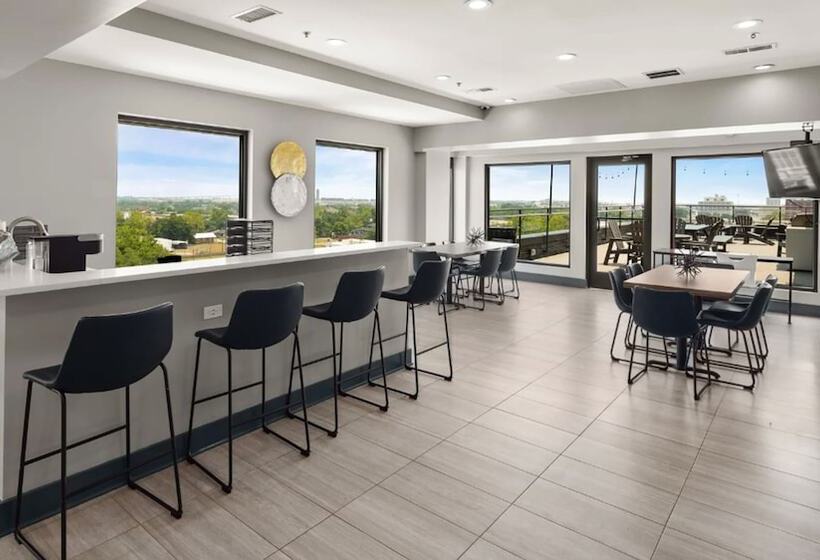 Elevate 758 By Landing