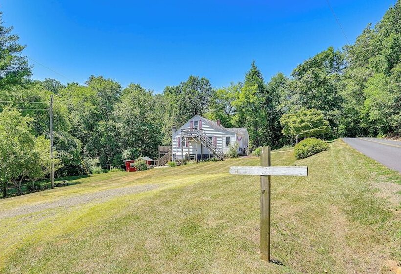 Family Fancy Gap Cottage W/ Deck   Pets Welcome!