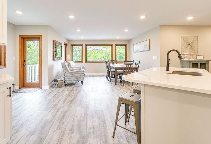Family Friendly Lakeview Cottage W/ Deck & View