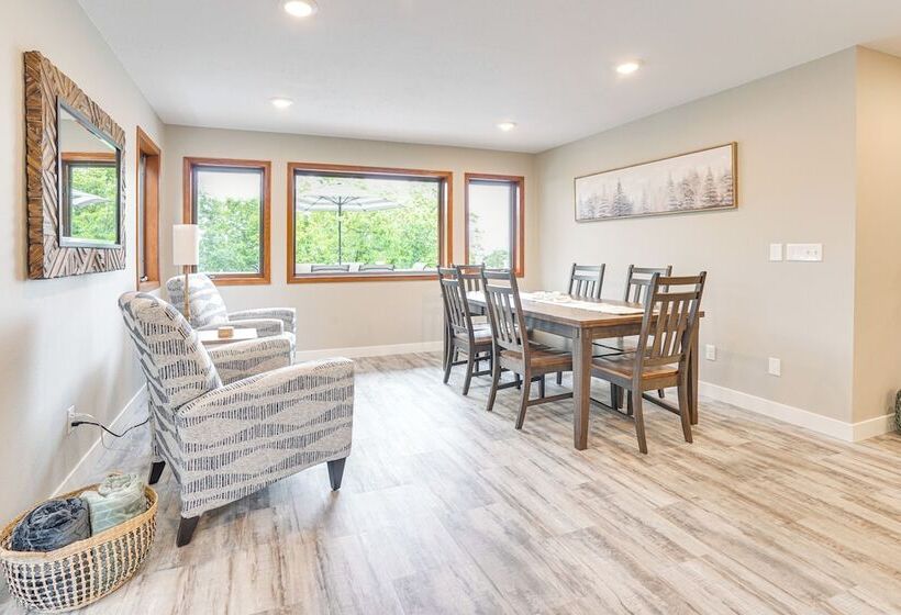 Family Friendly Lakeview Cottage W/ Deck & View