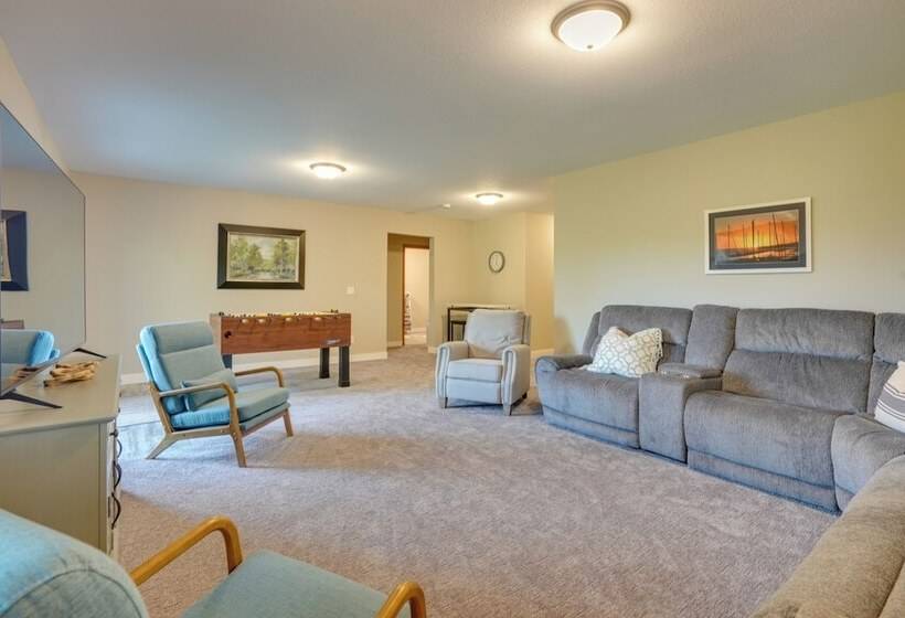 Family Friendly Lakeview Cottage W/ Deck & View