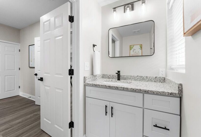 Fireside Fun By Avantstay Sleeps 18 Waterfront + Pool