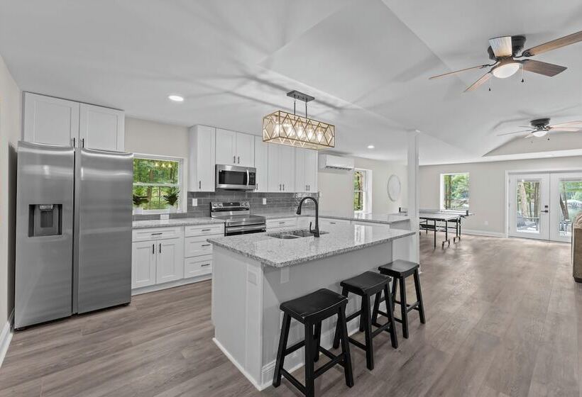 Fireside Fun By Avantstay Sleeps 18 Waterfront + Pool