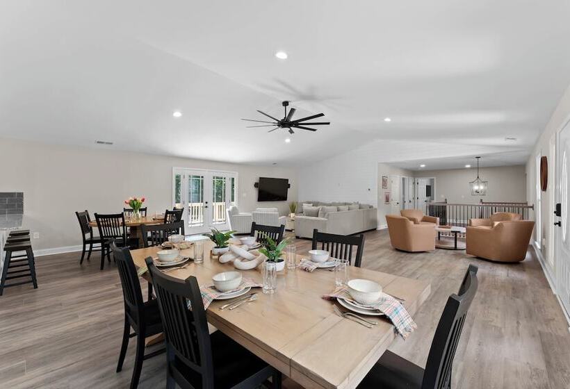 Fireside Fun By Avantstay Sleeps 18 Waterfront + Pool