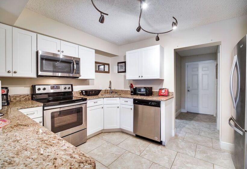 Fort Pierce Home W/ Fenced Yard, Near Beaches