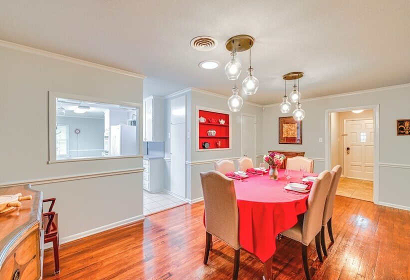 9 Mi To Dtwn: Fort Worth Home W/ Patio & Yard