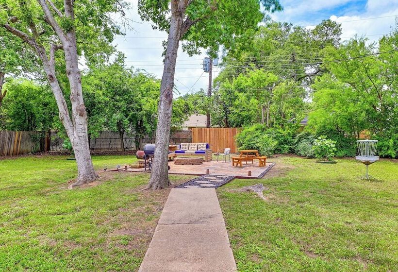 9 Mi To Dtwn: Fort Worth Home W/ Patio & Yard