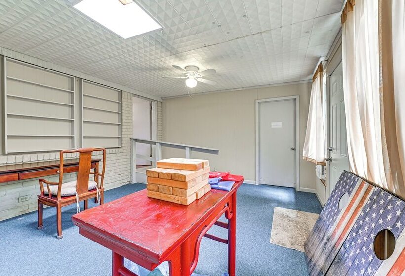 9 Mi To Dtwn: Fort Worth Home W/ Patio & Yard