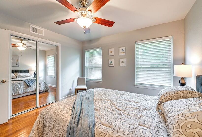 9 Mi To Dtwn: Fort Worth Home W/ Patio & Yard