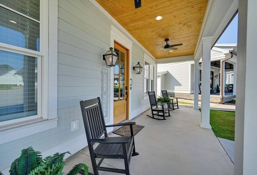 On Site Lake W/ Boat Ramp: Greenwood Retreat!