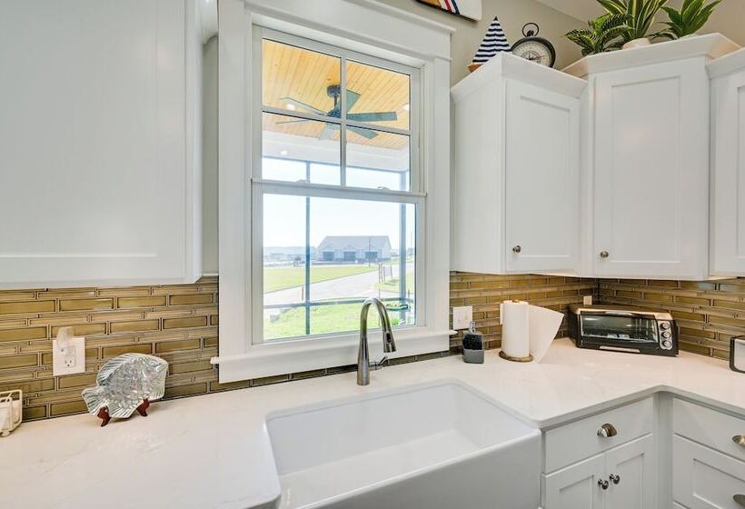 On Site Lake W/ Boat Ramp: Greenwood Retreat!