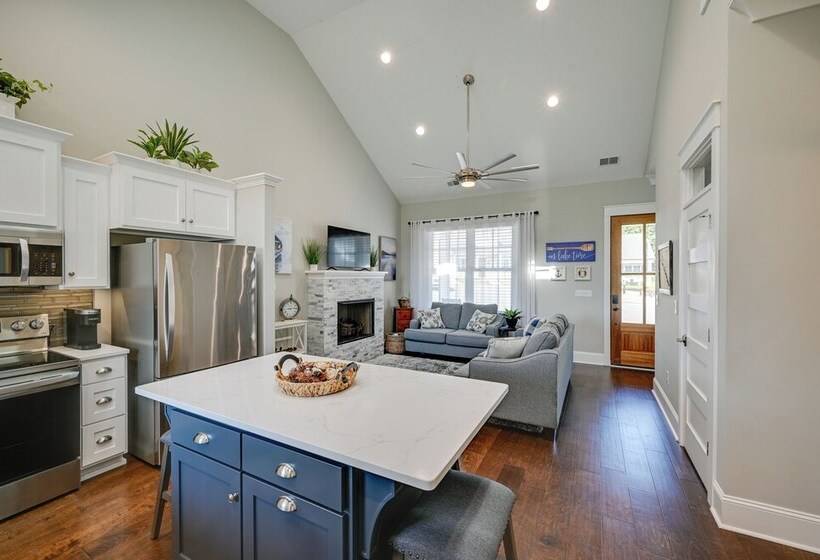 On Site Lake W/ Boat Ramp: Greenwood Retreat!