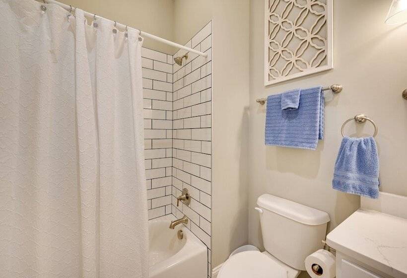 On Site Lake W/ Boat Ramp: Greenwood Retreat!