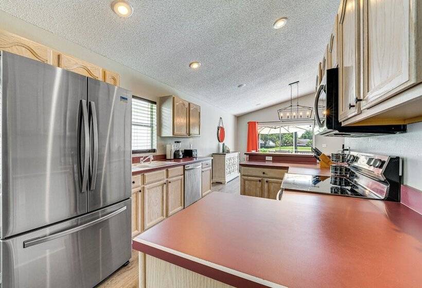 Heated Pool & Screened Lanai: Haines City Haven!