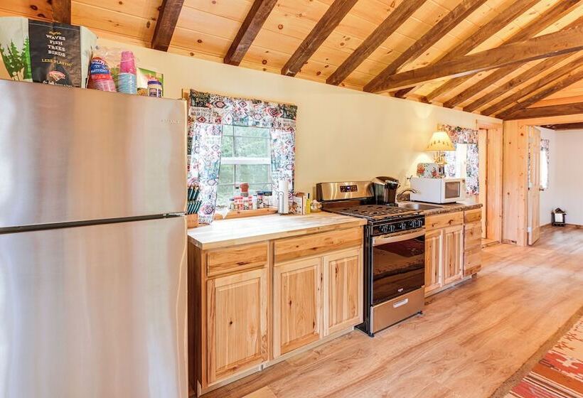 Harrington Cabin W/ Grills   Near Beaches & Hiking