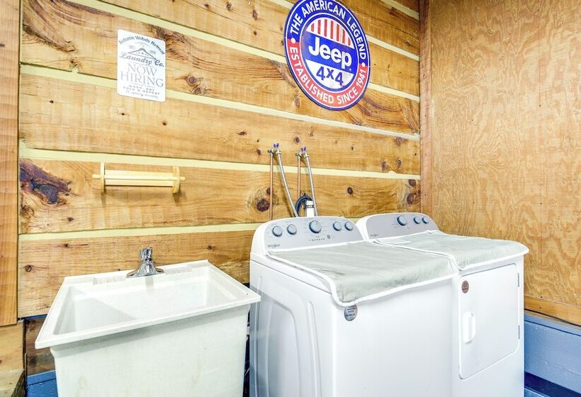 Home W/ Fire Pit, Near The Island In Pigeon Forge!