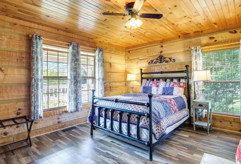 Home W/ Fire Pit, Near The Island In Pigeon Forge!