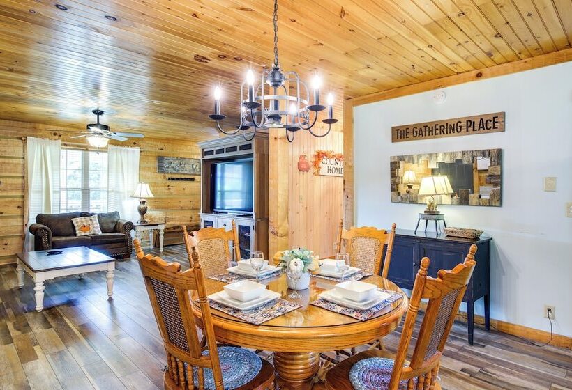 Home W/ Fire Pit, Near The Island In Pigeon Forge!