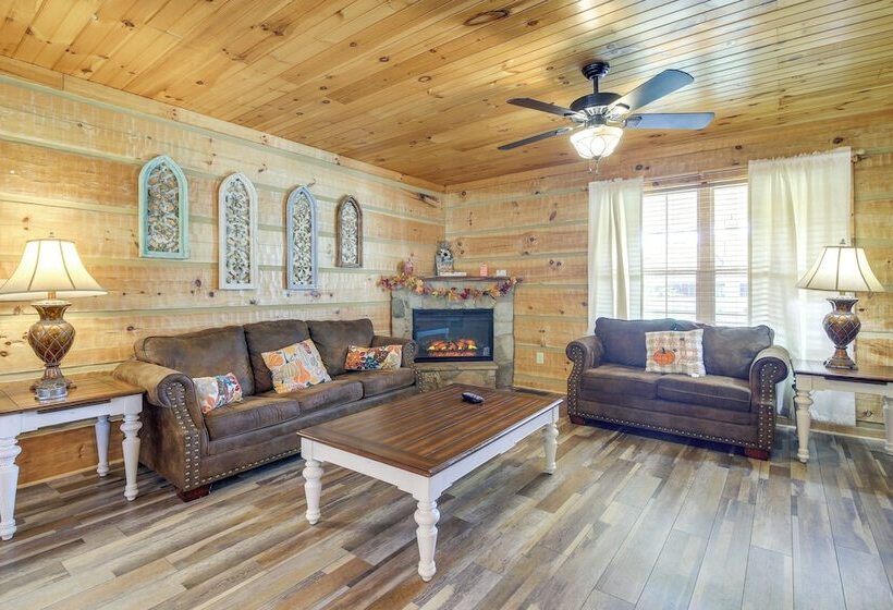 Home W/ Fire Pit, Near The Island In Pigeon Forge!