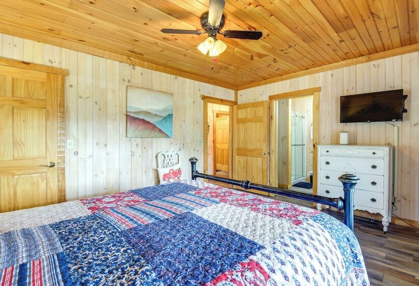 Home W/ Fire Pit, Near The Island In Pigeon Forge!