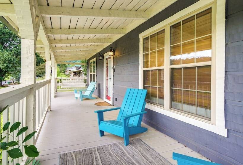 Home W/ Fire Pit, Near The Island In Pigeon Forge!