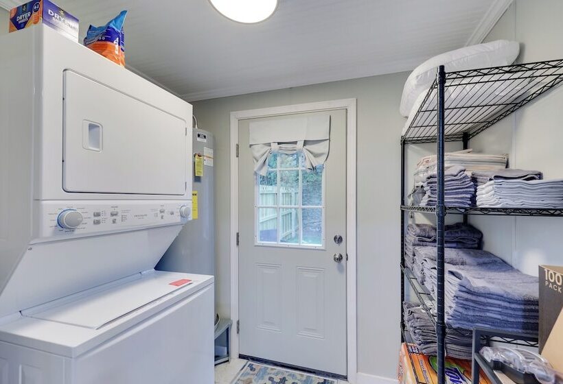 Hot Springs Home W/ Yard, Walk To Bathhouse Row!