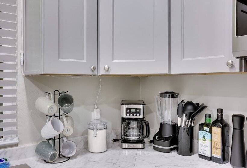 Hot Springs Home W/ Yard, Walk To Bathhouse Row!