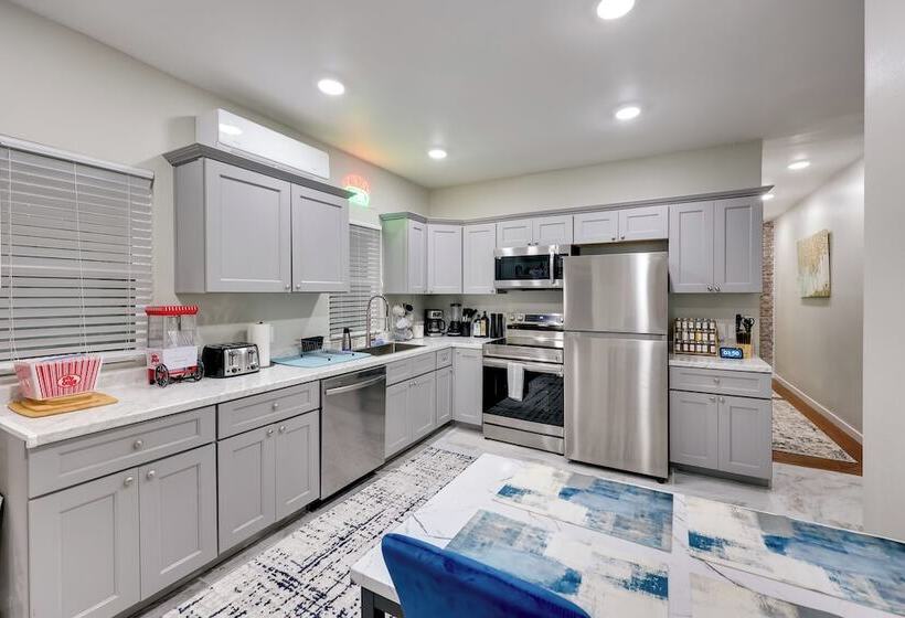 Hot Springs Home W/ Yard, Walk To Bathhouse Row!