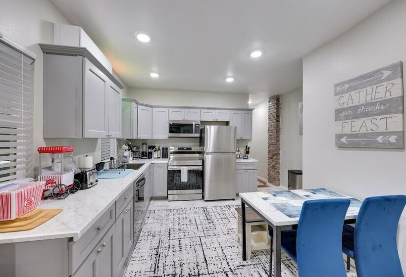 Hot Springs Home W/ Yard, Walk To Bathhouse Row!