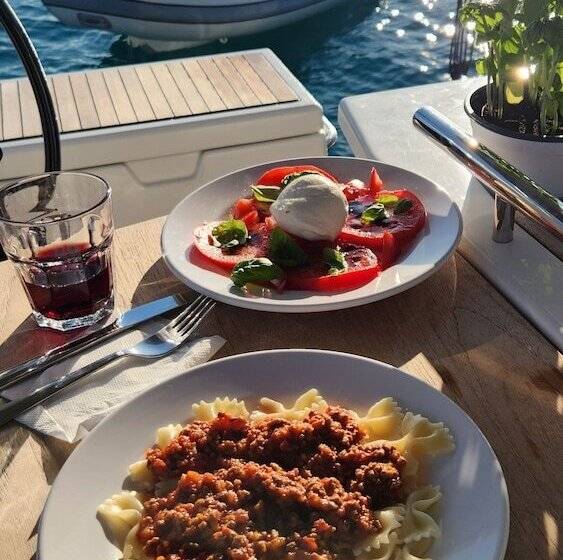 ホテル Dream Holiday On A Luxurious Sailing Yacht