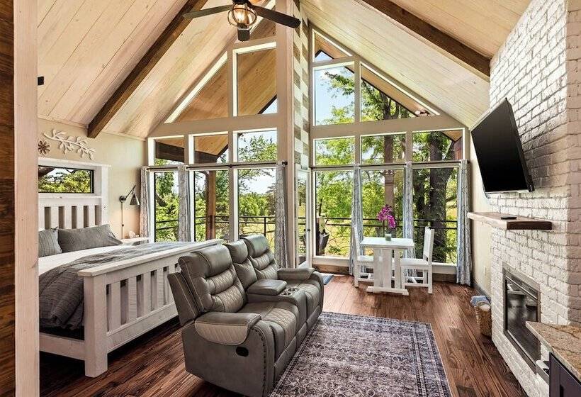 فندق Fairway Treehouses