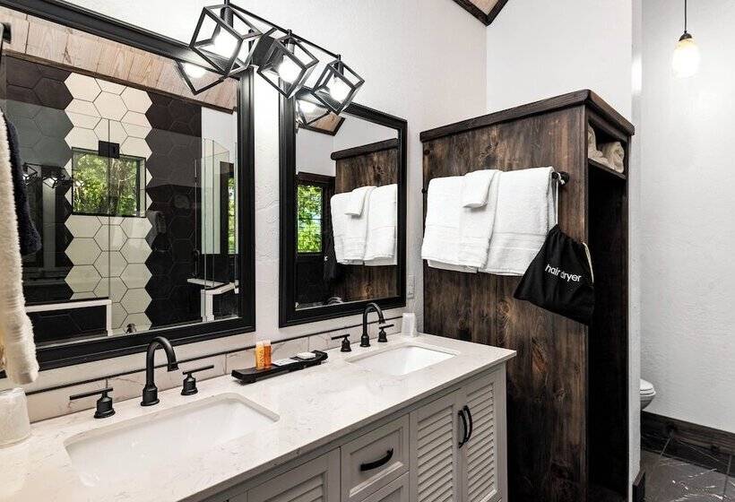 فندق Fairway Treehouses