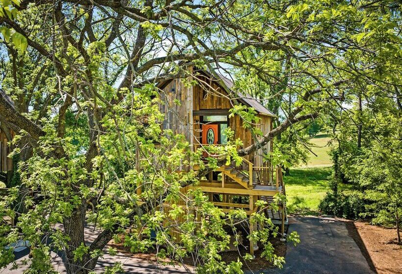فندق Fairway Treehouses