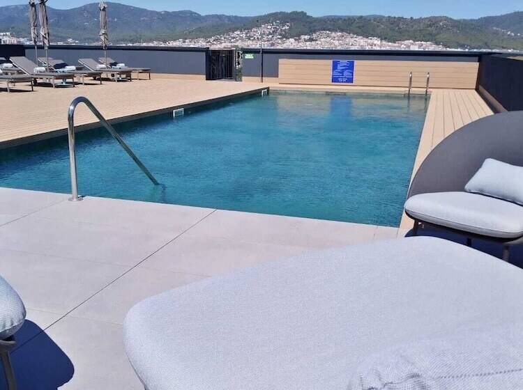Отель Four Points By Sheraton Barcelona Airport