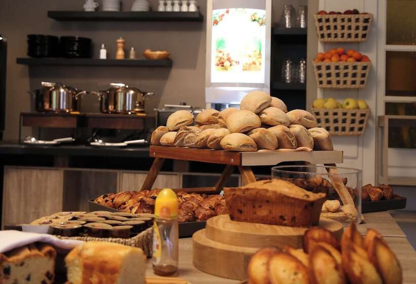 فندق Hôtellerie Du Roy