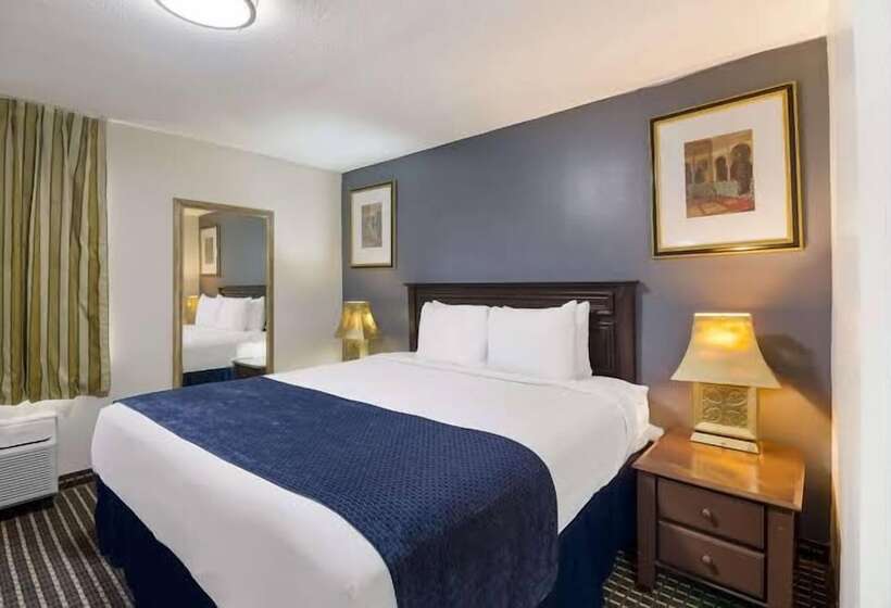 Отель Iah 45 Airport Inn & Suites