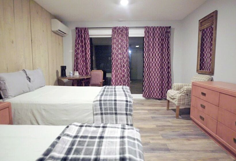 ホテル Pinnacle Lodge