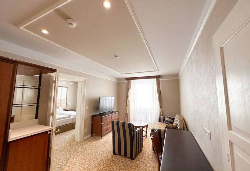 酒店 Scuol Palace Spa & Culture