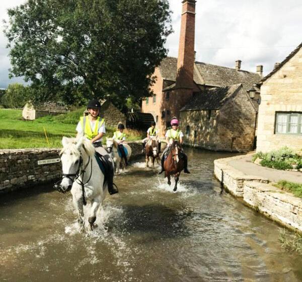 בית מלון כפרי The Crown At Shipton