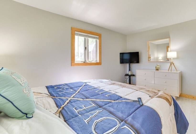 Houghton Lake Cottage W/ Patio: Walk To Waterfront