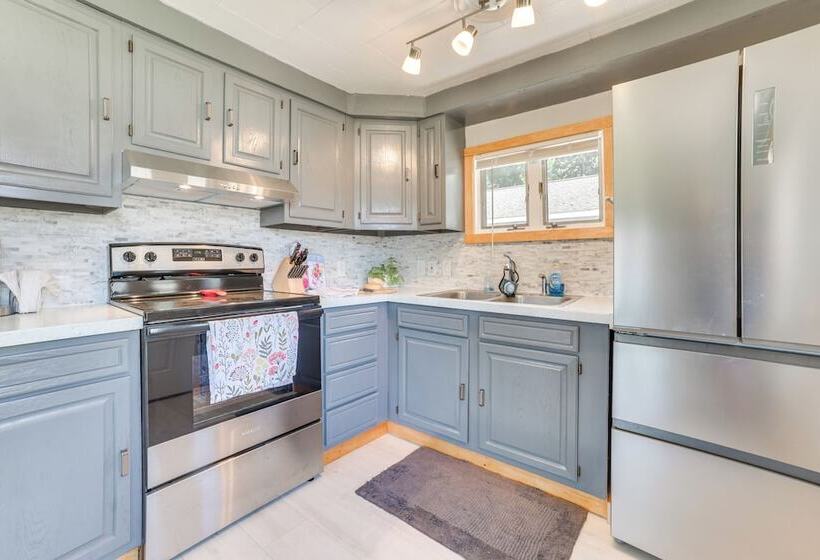 Houghton Lake Cottage W/ Patio: Walk To Waterfront